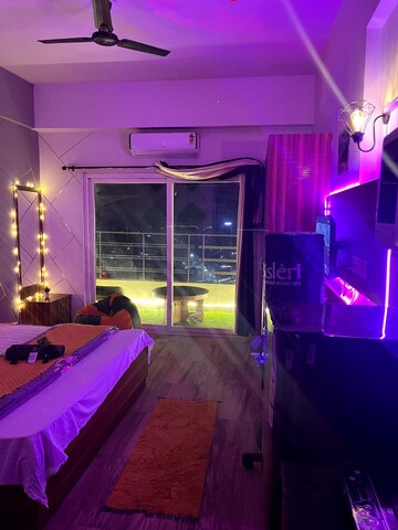 Bedroom in 1 BHK Apartment at Paramount Golfforeste, Zeta I Greater Noida – for Rent