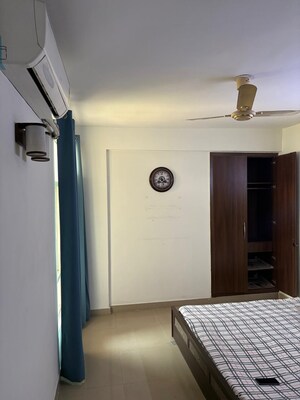 Room in 3 BHK Apartment at Supertech Cape Town, Sector 74 – for Rent