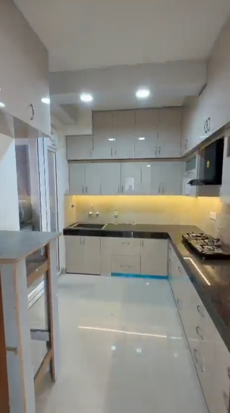 Kitchen, shiv-the-ozone-solitaire 3 Bedroom 1735 Sq.Ft. Apartment In Sector 87 Faridabad 9604139