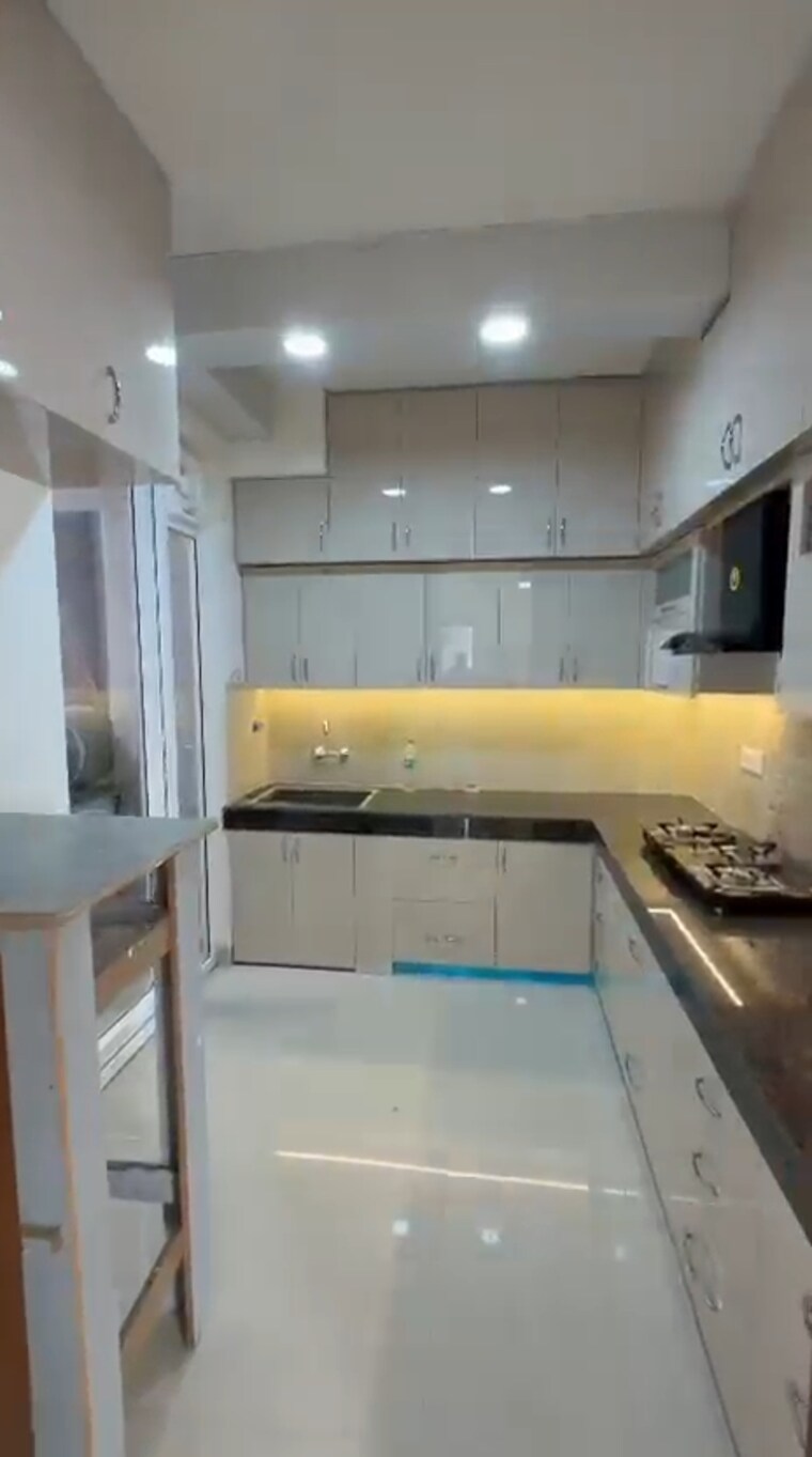 Kitchen, shiv-the-ozone-solitaire 3 Bedroom 1735 Sq.Ft. Apartment In Sector 87 Faridabad 9604139