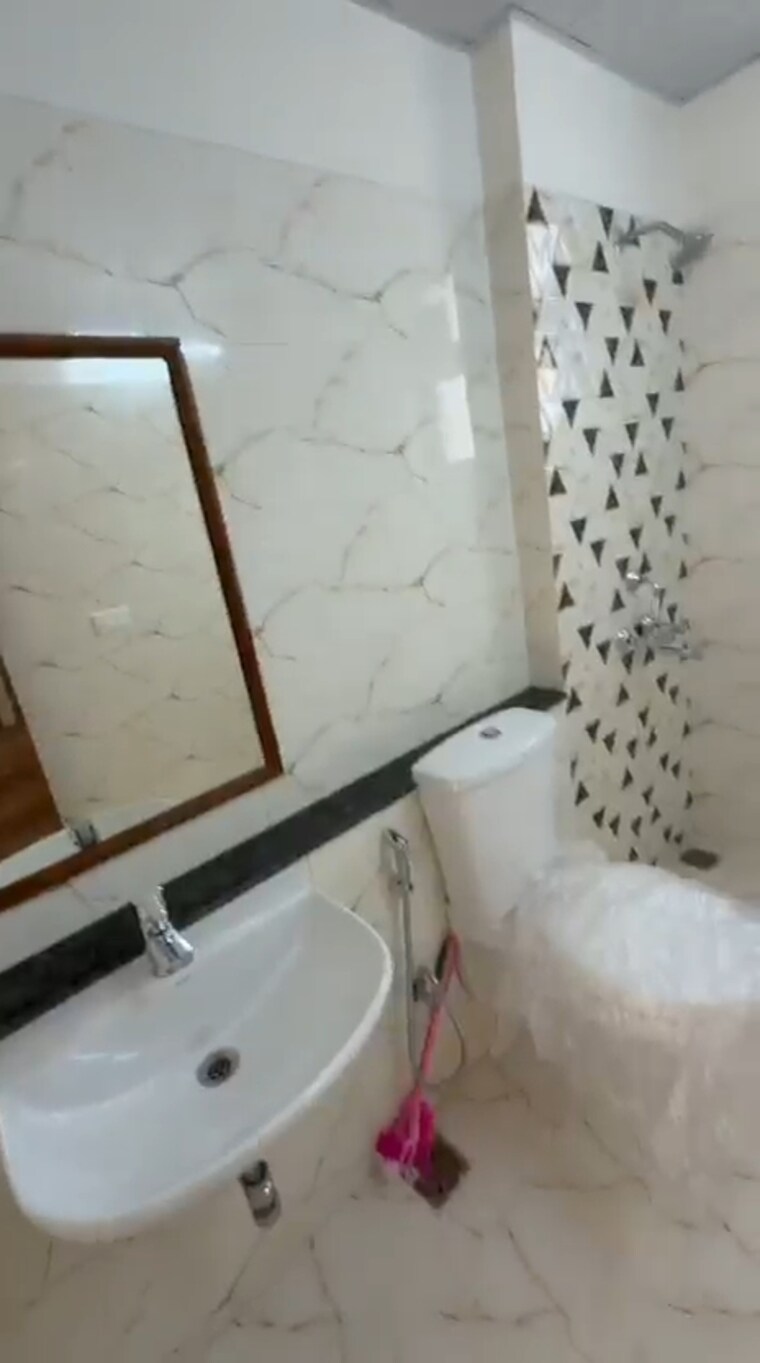 Bathroom, shiv-the-ozone-solitaire 3 Bedroom 1735 Sq.Ft. Apartment In Sector 87 Faridabad 9604139