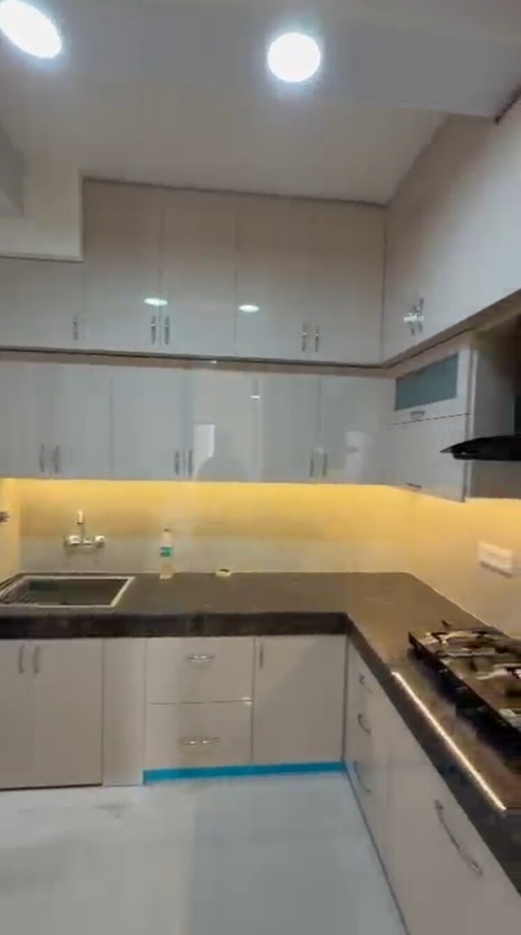 Kitchen, shiv-the-ozone-solitaire 3 Bedroom 1735 Sq.Ft. Apartment In Sector 87 Faridabad 9604139