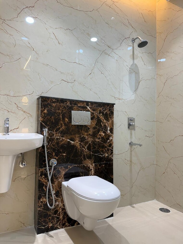 Bathroom, vip road 3 Bedroom 130 Sq.Yd. Apartment In Vip Road Zirakpur 9604228