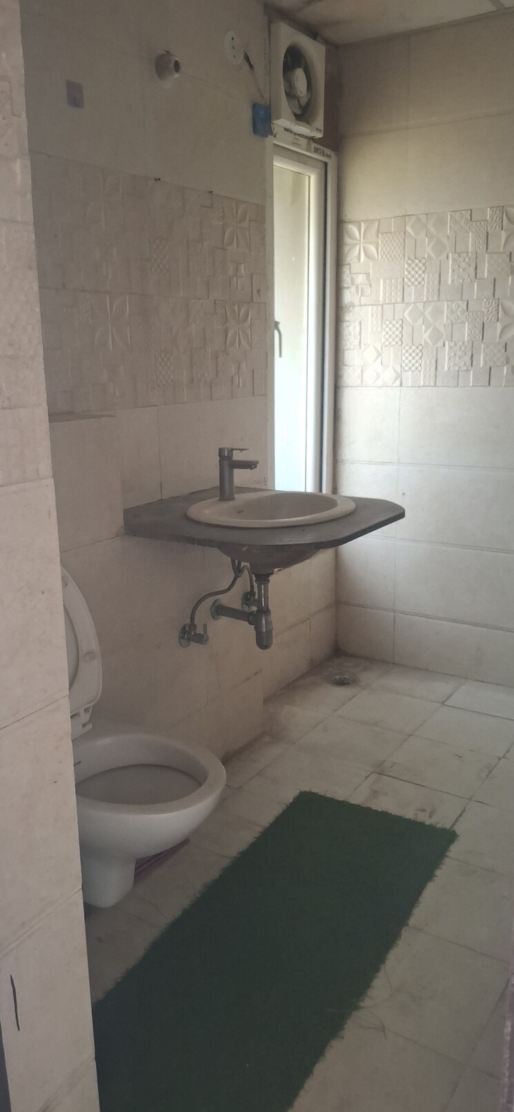 Bathroom, supertech-the-romano 2 Bedroom 1020 Sq.Ft. Apartment In Sector 118 Noida 9604184