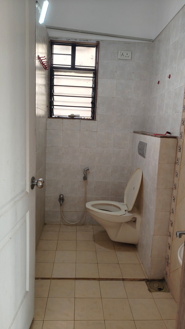 Bathroom, magarpatta-city-iris 2 Bedroom 1000 Sq.Ft. Apartment In Hadapsar Pune 9604198