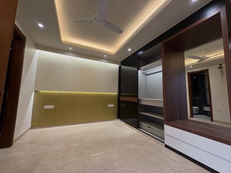 Room, sector 11 dwarka 4 Bedroom 2000 Sq.Ft. Apartment In Sector 11 Dwarka Delhi 9604241