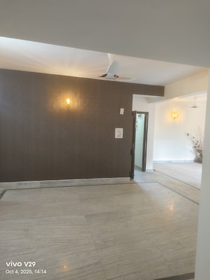 Room in 3 BHK Apartment at Hextax Commune, Sector 43 – for Rent