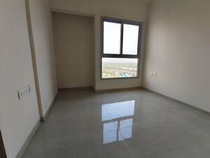 Room in 2 BHK Apartment at Piramal Vaikunth, Balkum Pada – for Sale