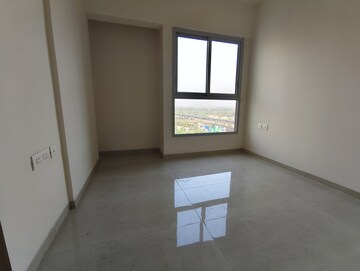 Room in 2 BHK Apartment at Piramal Vaikunth, Balkum Pada – for Sale