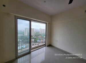 Room in 1 BHK Apartment at The Wadhwa Solitaire, Kolshet Road – for Rent