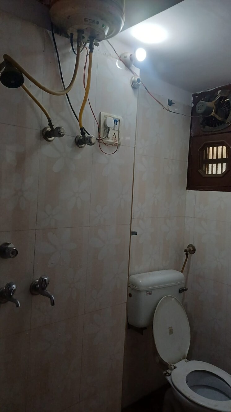 Bathroom, sector 38 2 Bedroom 800 Sq.Ft. Apartment In Sector 38 Chandigarh 9604365