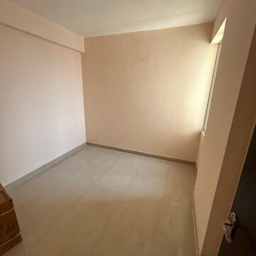 Room in 2 BHK Apartment at Amrapali Dream Valley, Amrapali Dream Valley – for Sale