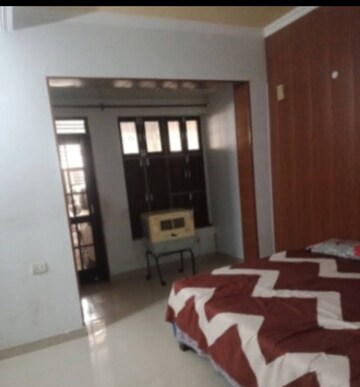 Room in 1 BHK Villa at Aliganj – for Rent
