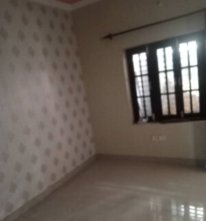 Room in 1 BHK Villa at Aliganj – for Rent