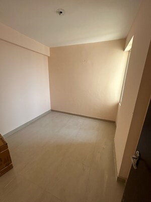 Room in 2 BHK Apartment at Amrapali Dream Valley, Amrapali Dream Valley – for Sale