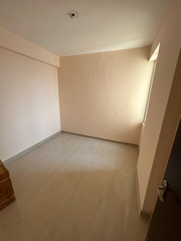 Room in 2 BHK Apartment at Amrapali Dream Valley, Amrapali Dream Valley – for Sale