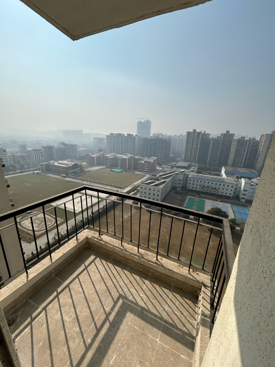 2 BHK + Extra Room Apartment For Sale in Amrapali Dream Valley