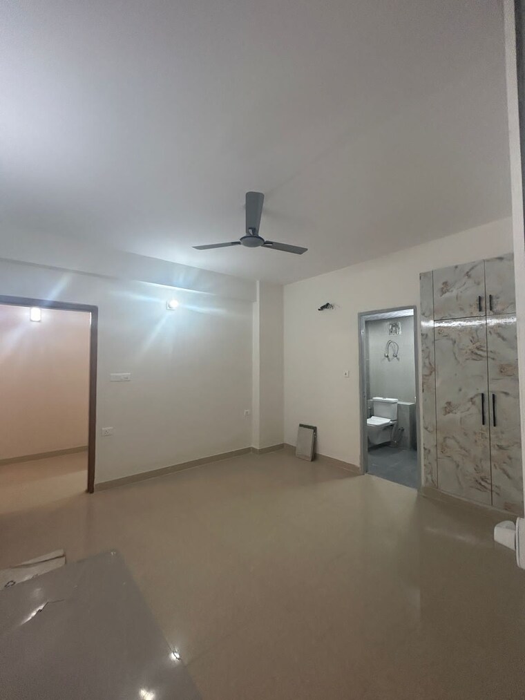 Room, sector 19b dwarka 3 Bedroom 1850 Sq.Ft. Apartment In Sector 19b Dwarka Delhi 9604430