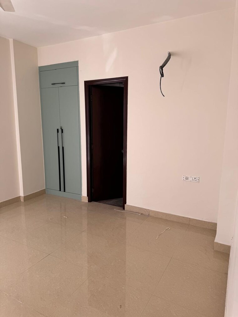 Room, sector 19b dwarka 3 Bedroom 1850 Sq.Ft. Apartment In Sector 19b Dwarka Delhi 9604430
