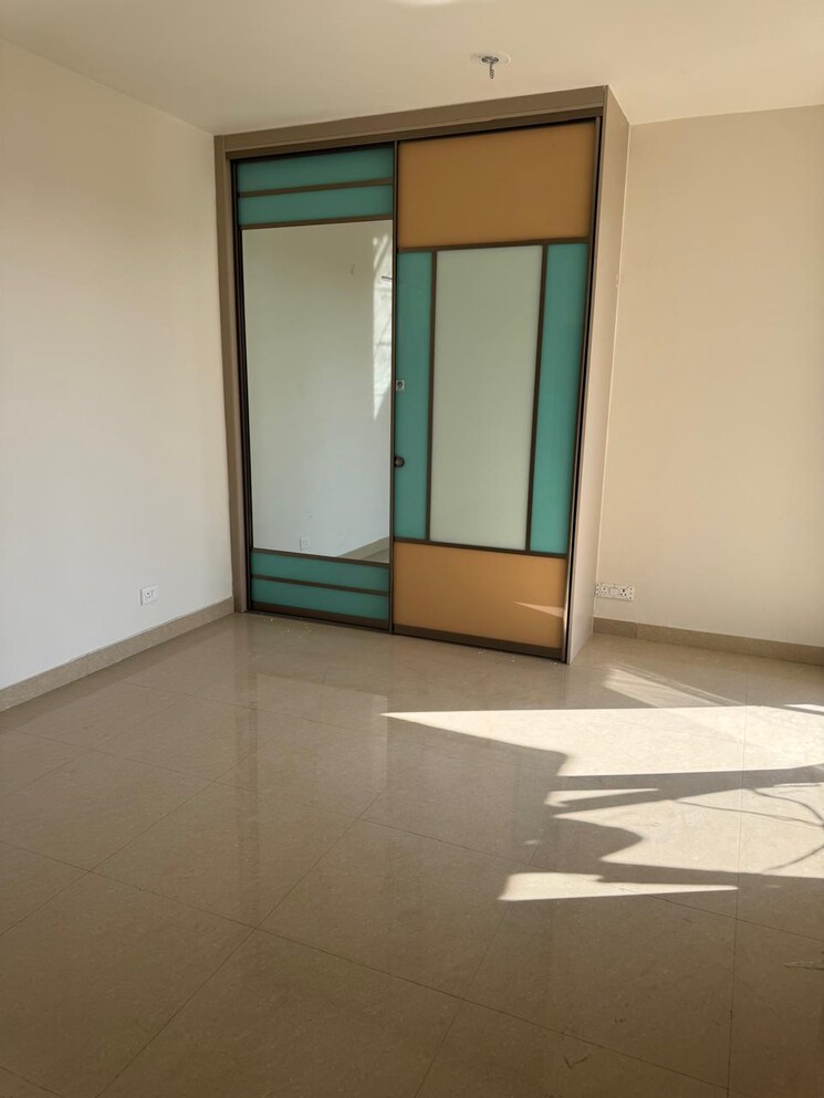 Room, sector 19b dwarka 3 Bedroom 1850 Sq.Ft. Apartment In Sector 19b Dwarka Delhi 9604430