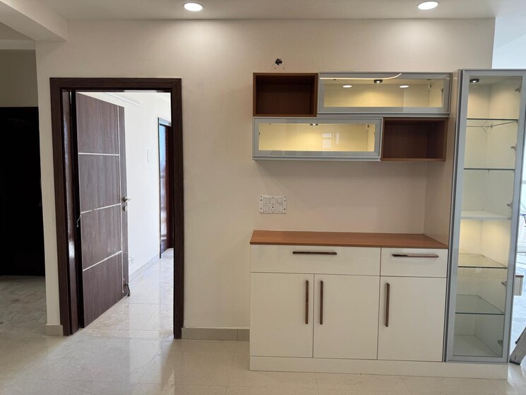 Room, sector 19b dwarka 3 Bedroom 1850 Sq.Ft. Apartment In Sector 19b Dwarka Delhi 9604430