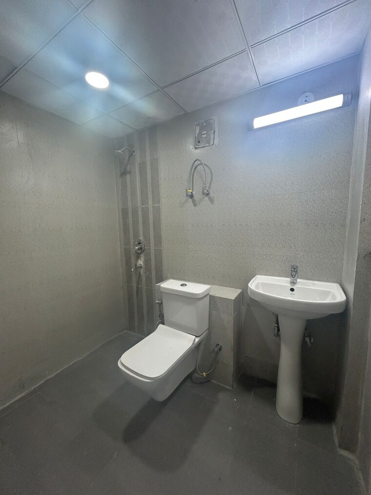 Bathroom, sector 19b dwarka 3 Bedroom 1850 Sq.Ft. Apartment In Sector 19b Dwarka Delhi 9604430