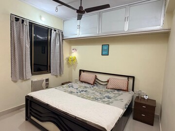 Bedroom in 2 BHK Apartment at Malad West – for Rent