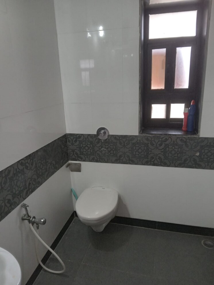 Bathroom, bandra west 2 Bedroom 700 Sq.Ft. Apartment In Bandra West Mumbai 9604434