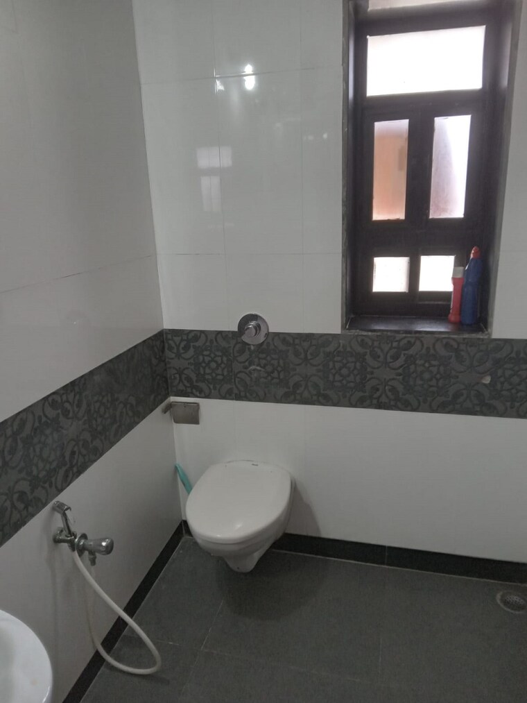Bathroom, bandra west 2 Bedroom 700 Sq.Ft. Apartment In Bandra West Mumbai 9604434