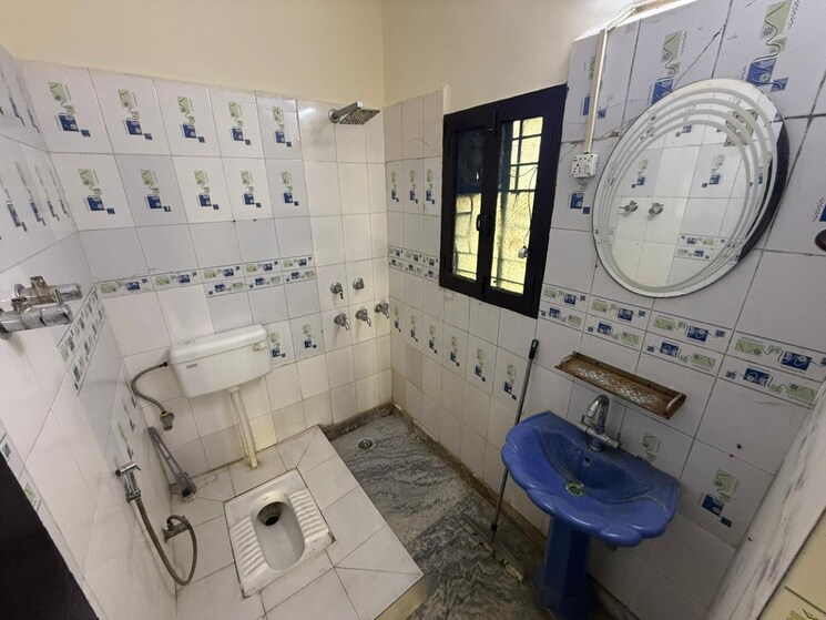 Bathroom, dwarka 3 Bedroom 1500 Sq.Ft. Apartment In Dwarka Delhi 9604508