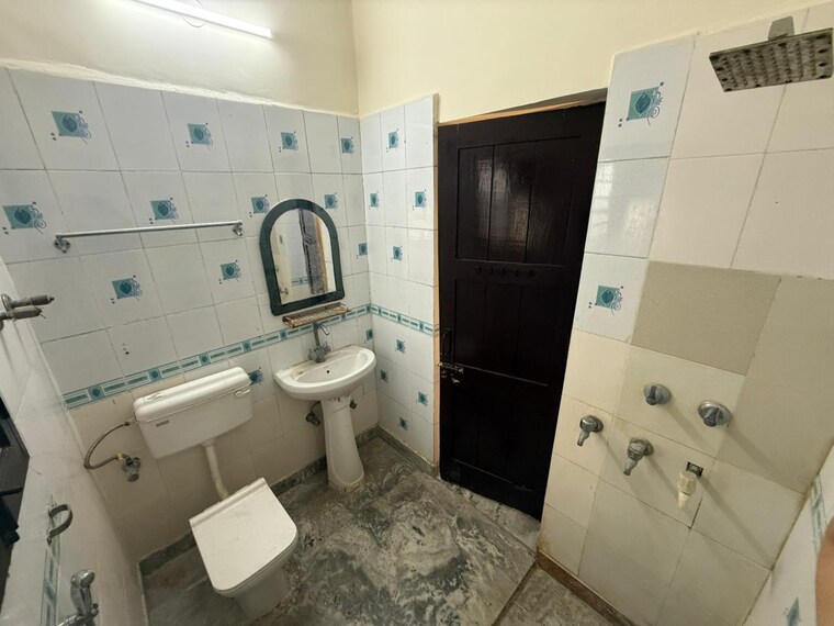 Attached Bathroom, dwarka 3 Bedroom 1500 Sq.Ft. Apartment In Dwarka Delhi 9604508
