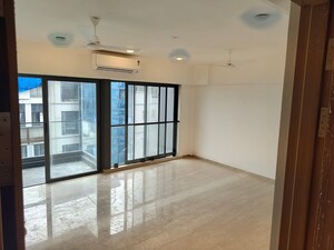 Room in 3 BHK Apartment at Bandra West – for Rent