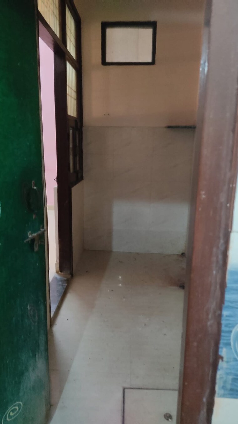 Bathroom, balaji-enclave 2 Bedroom 90 Sq.Yd. Apartment In Govindpuram Ghaziabad 9604454