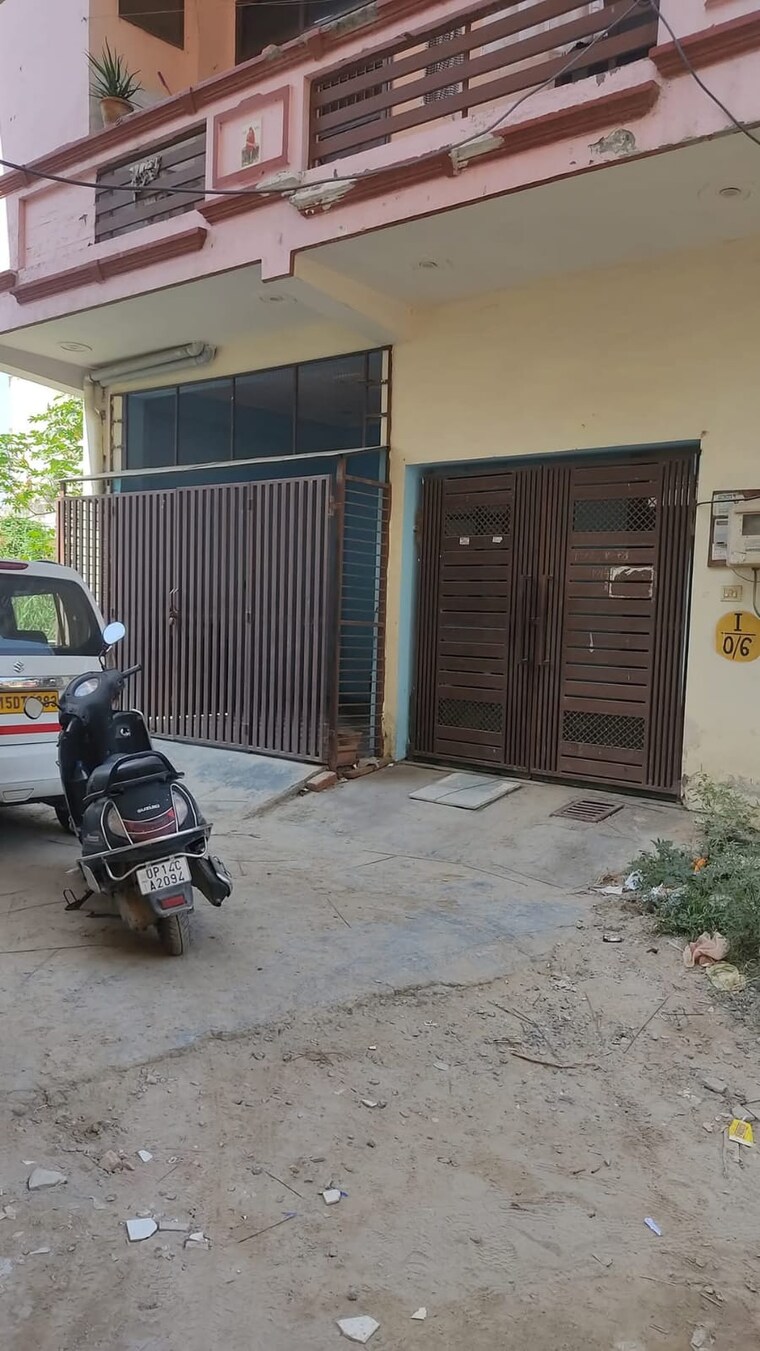  Parking, balaji-enclave 2 Bedroom 90 Sq.Yd. Apartment In Govindpuram Ghaziabad 9604454