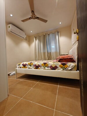 Bedroom in 1 BHK Apartment at Bandra West – for Rent
