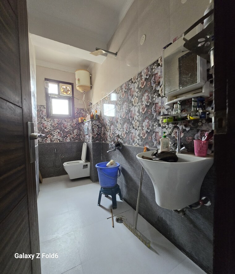 Team Area, risland-sky-mansion 1 Bedroom 500 Sq.Ft. Builder Floor In Chattarpur Delhi 9604452