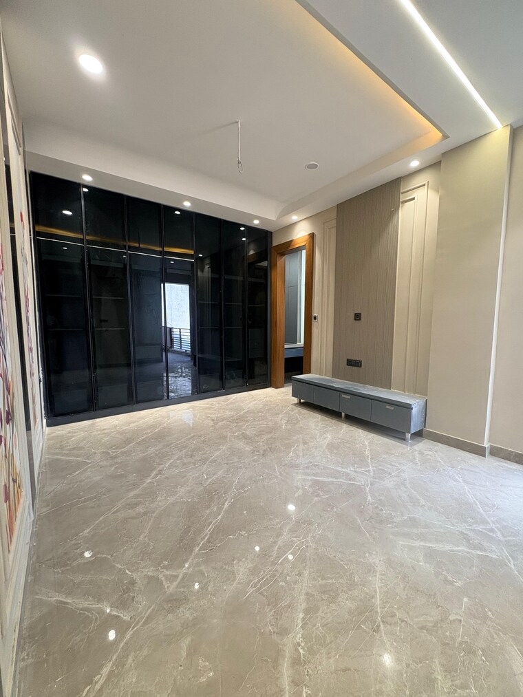 Room, parklands 4 Bedroom 2250 Sq.Ft. Builder Floor In Sector 85 Faridabad 9604510