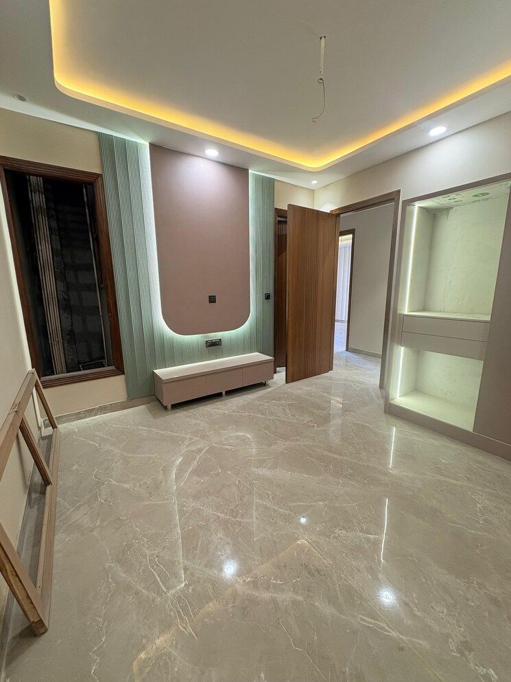 Room, parklands 4 Bedroom 2250 Sq.Ft. Builder Floor In Sector 85 Faridabad 9604510