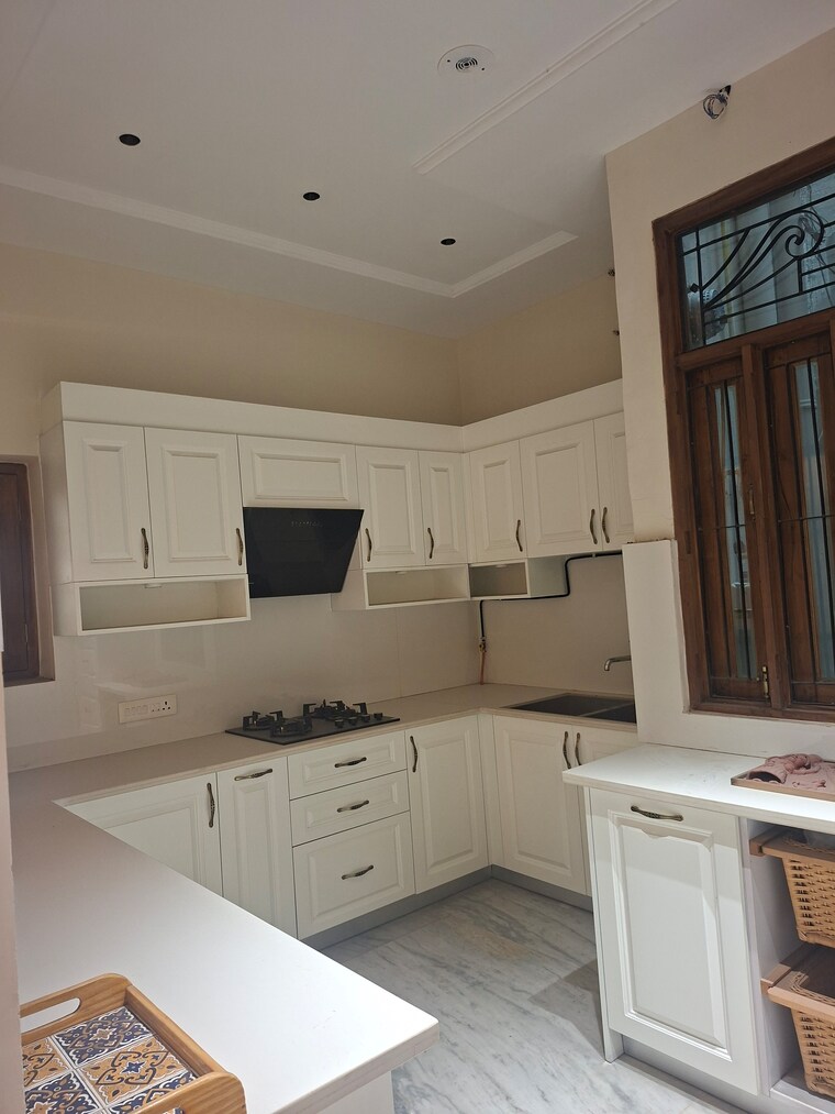 Kitchen, rwa-apartments-sector-40 3 Bedroom 250 Sq.Mt. Independent House In Sector 40 Noida 9604532