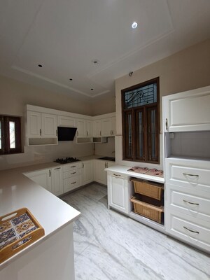 Balcony in 3 BHK Independent House at RWA Apartments Sector 40, Sector 40 – for Rent