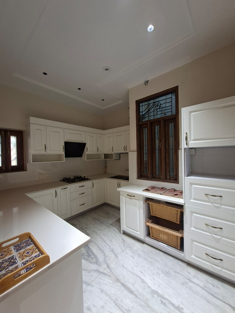 Balcony, rwa-apartments-sector-40 3 Bedroom 250 Sq.Mt. Independent House In Sector 40 Noida 9604532