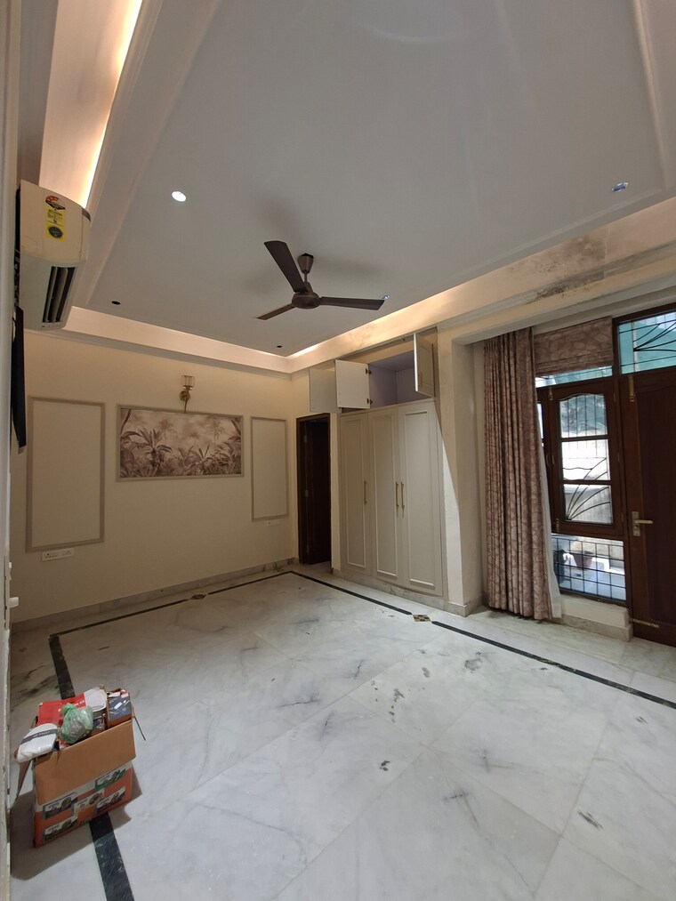 Balcony, rwa-apartments-sector-40 3 Bedroom 250 Sq.Mt. Independent House In Sector 40 Noida 9604532