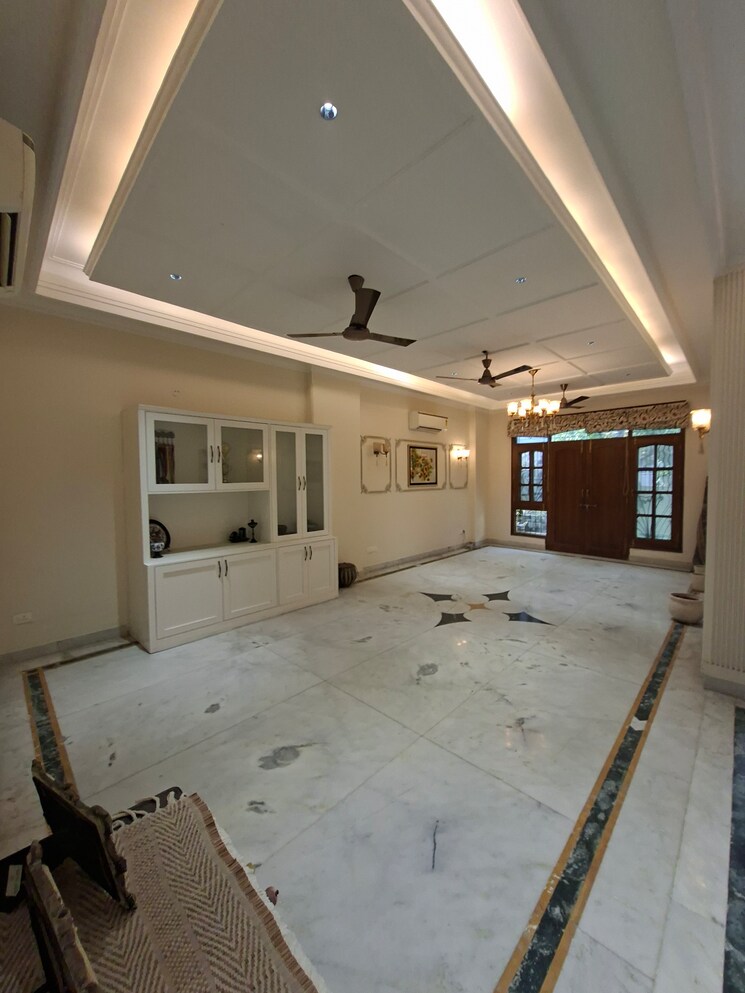 Balcony, rwa-apartments-sector-40 3 Bedroom 250 Sq.Mt. Independent House In Sector 40 Noida 9604532