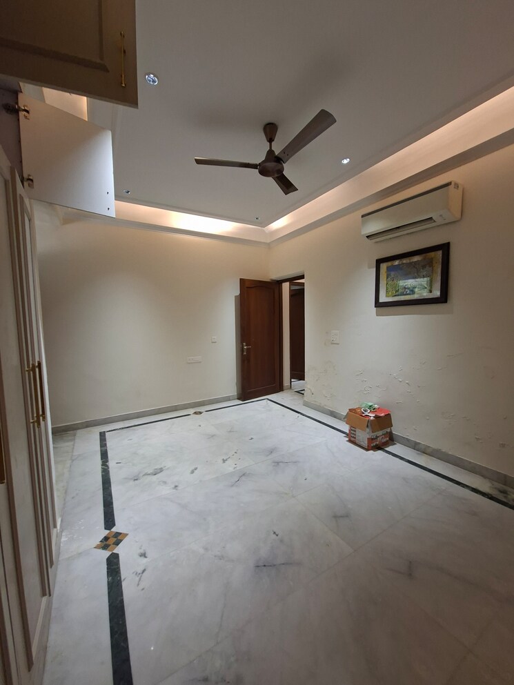 undefined, rwa-apartments-sector-40 3 Bedroom 250 Sq.Mt. Independent House In Sector 40 Noida 9604532