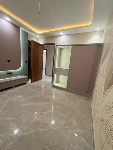 Room in 4 BHK Builder Floor at Parklands, Sector 85 – for Sale