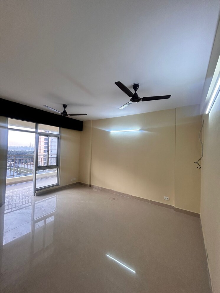 Room, sector 19 dwarka 4 Bedroom 2200 Sq.Ft. Apartment In Sector 19 Dwarka Delhi 9604536