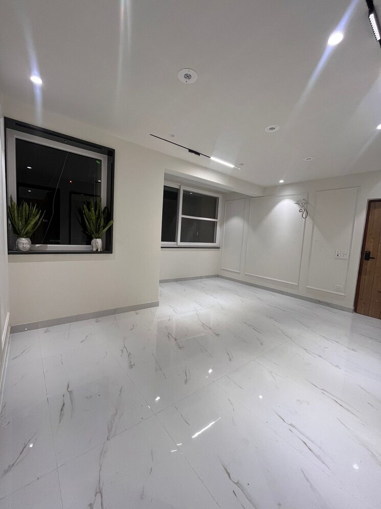 Room, sector 19 dwarka 4 Bedroom 2200 Sq.Ft. Apartment In Sector 19 Dwarka Delhi 9604536