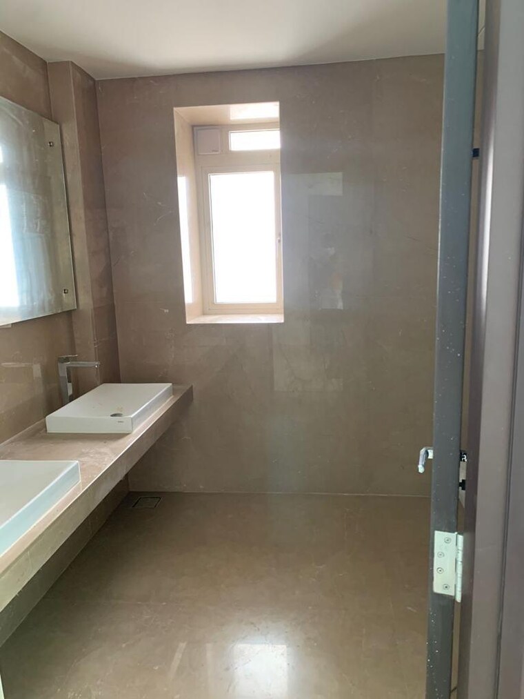 Bathroom, raheja-imperia 4 Bedroom 1931 Sq.Ft. Apartment In Worli Mumbai 9604520