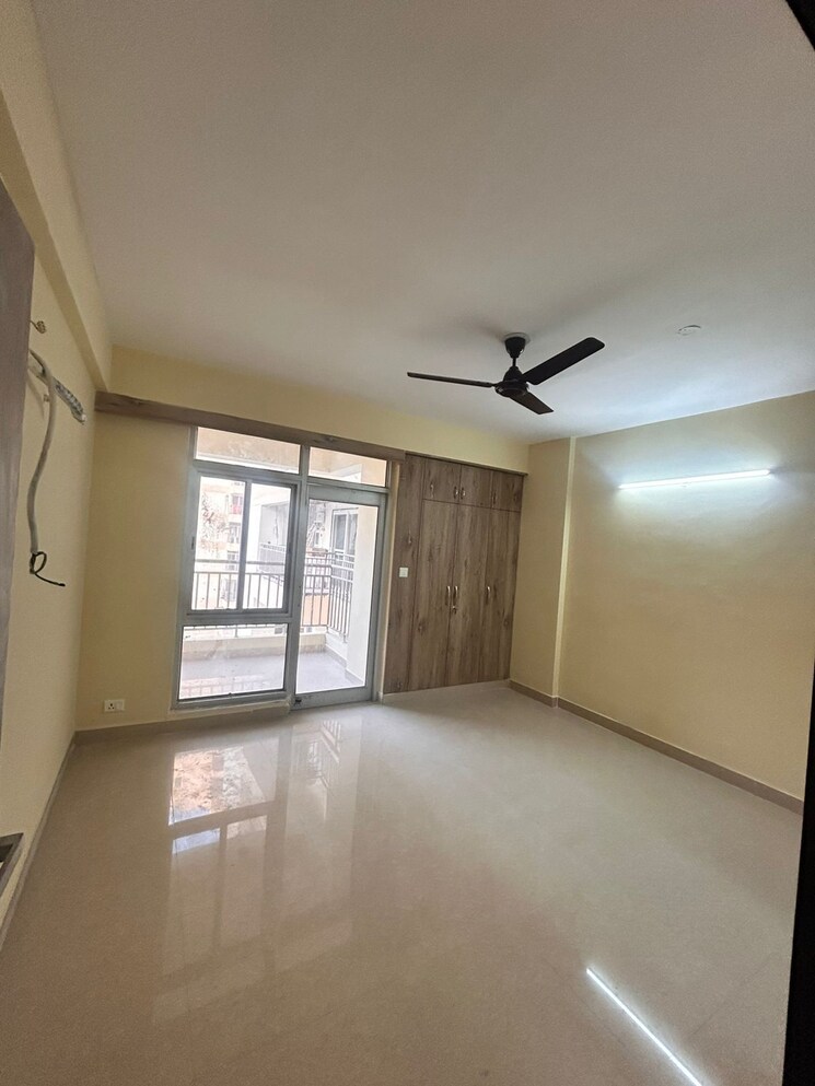 Room, sector 19 dwarka 3 Bedroom 1800 Sq.Ft. Apartment In Sector 19 Dwarka Delhi 9604549