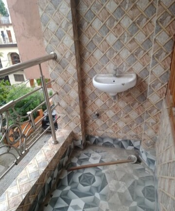 Bathroom in 1 BHK Independent House at Aliganj – for Rent